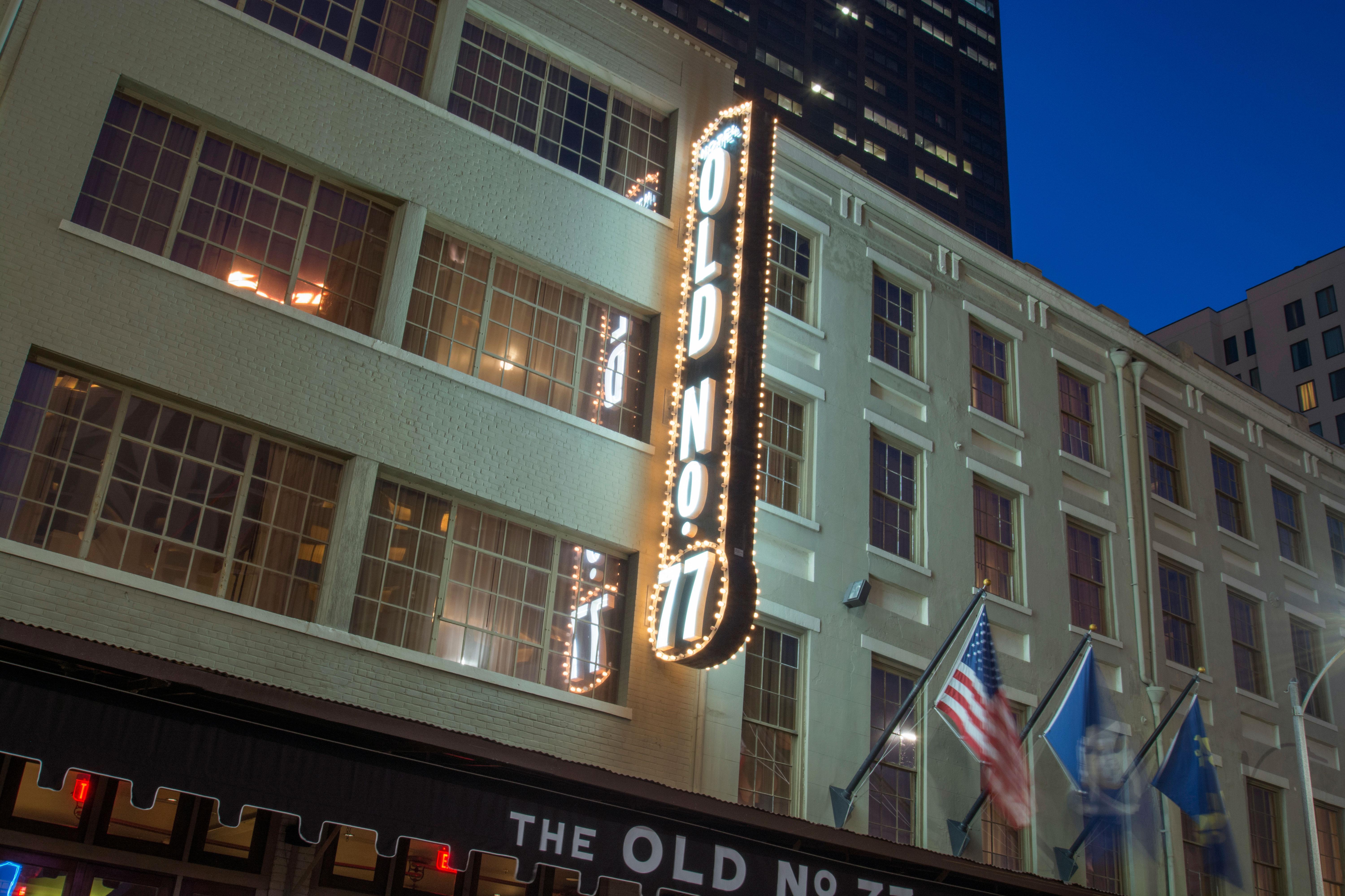 ดิ โอลด์ นัมเบอร์ 77 โฮเต็ล แอนด์ แชนเดลอรี Hotel นิวออร์ลีนส์ ภายนอก รูปภาพ